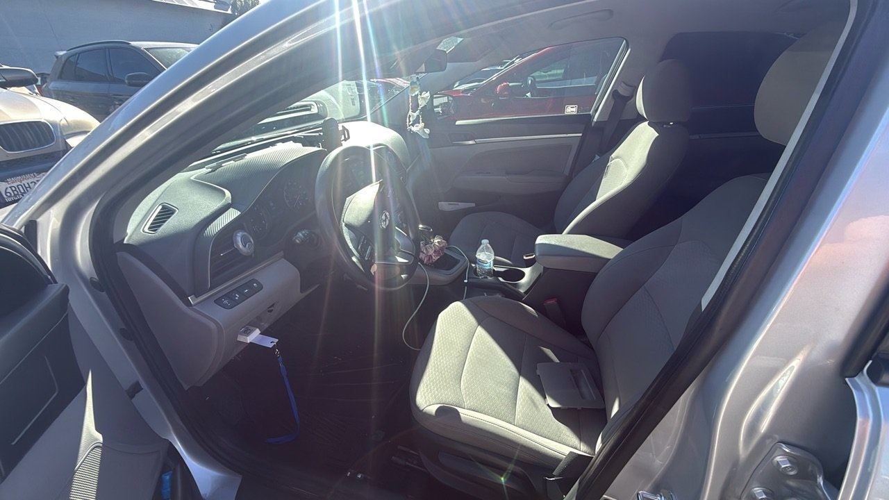 2020 Hyundai Elantra SEL photo 4