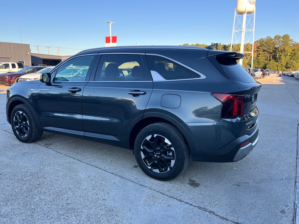 2024 Kia Sorento S photo 2
