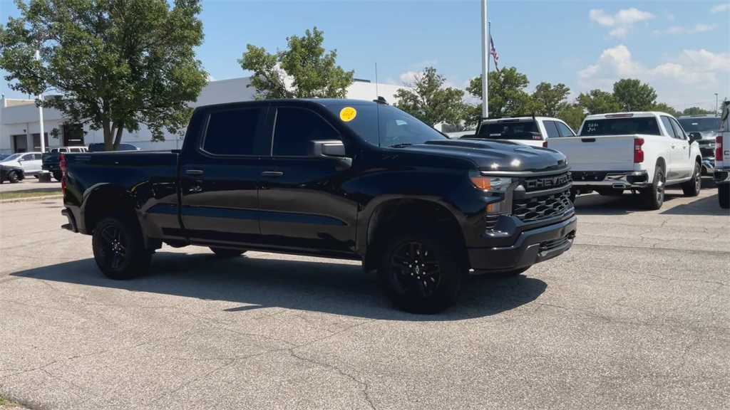 2022 Chevrolet Silverado 1500 Custom Trail Boss photo 2