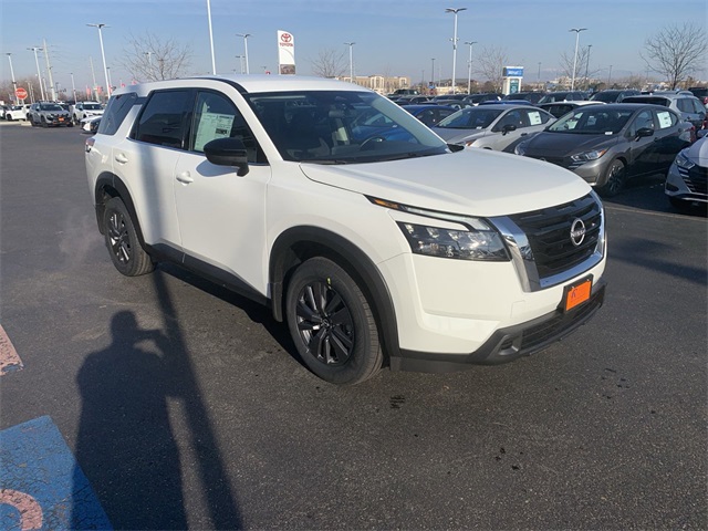 2025 Nissan Pathfinder S photo 3