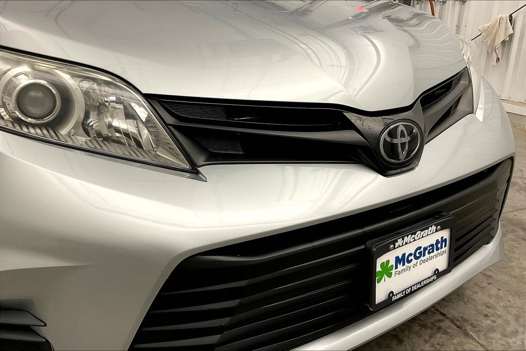 2020 Toyota Sienna L photo 28