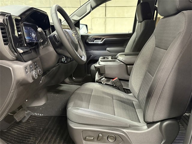2025 Chevrolet Silverado 1500 LT photo 13