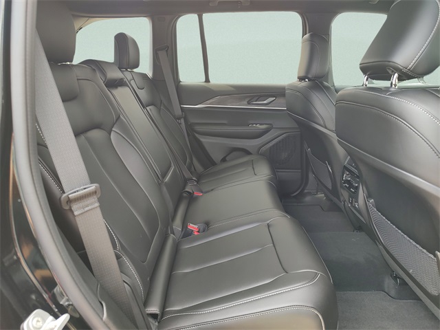 2025 Jeep Grand Cherokee Limited photo 28