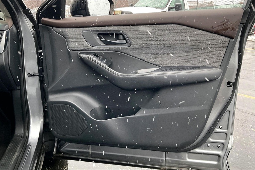 2021 NISSAN ROGUE - Image 19