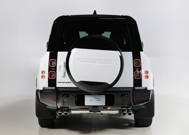 2025 Land Rover Defender 130 V8 photo 6