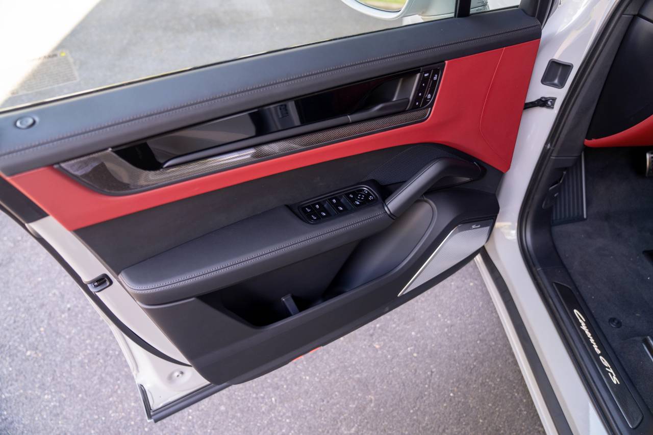 2025 Porsche Cayenne GTS photo 25
