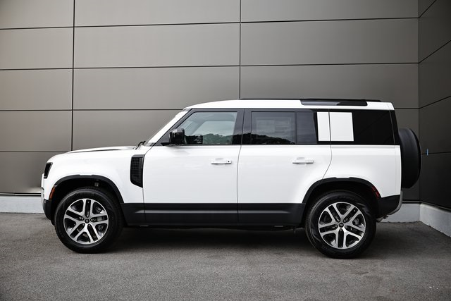 2025 Land Rover Defender 110 S photo 4