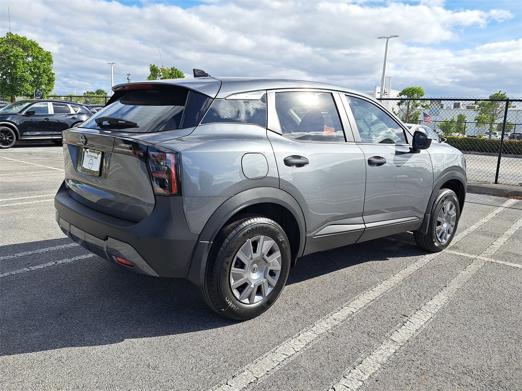 2026 Nissan Kicks S photo 4