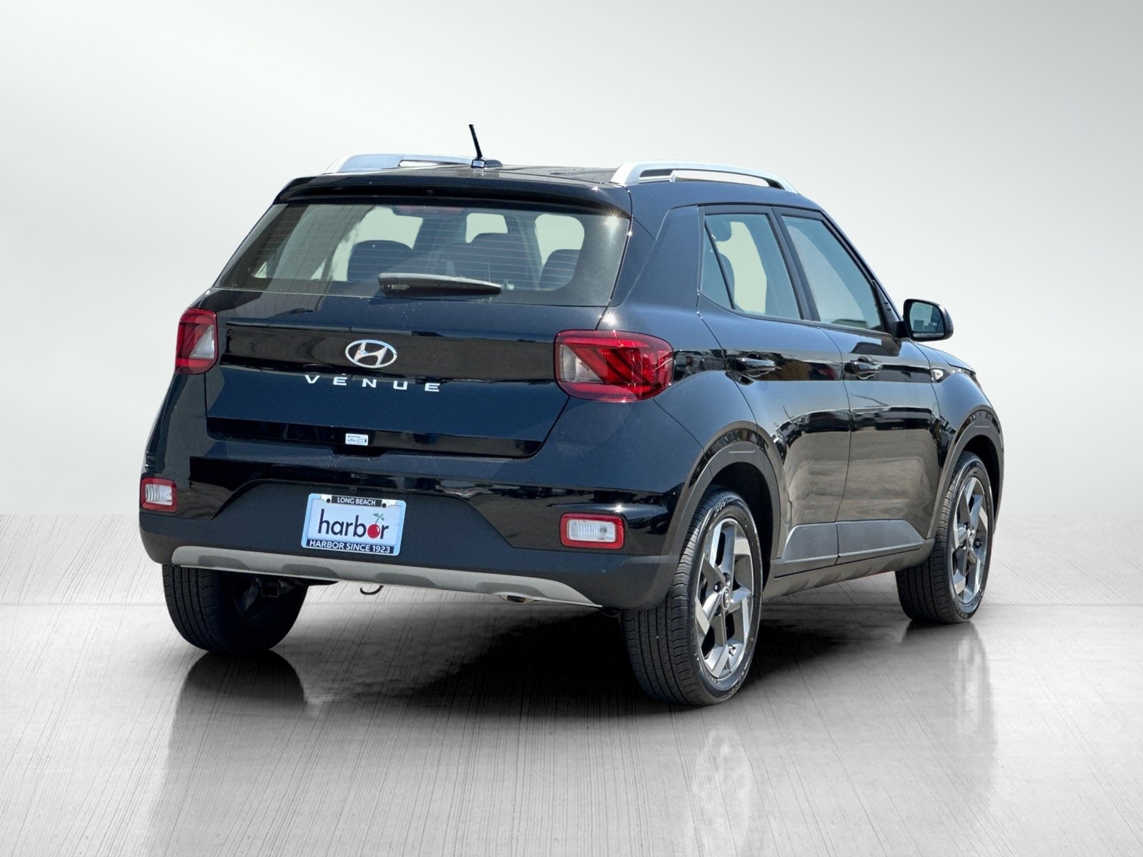 2025 Hyundai Venue SEL photo 4