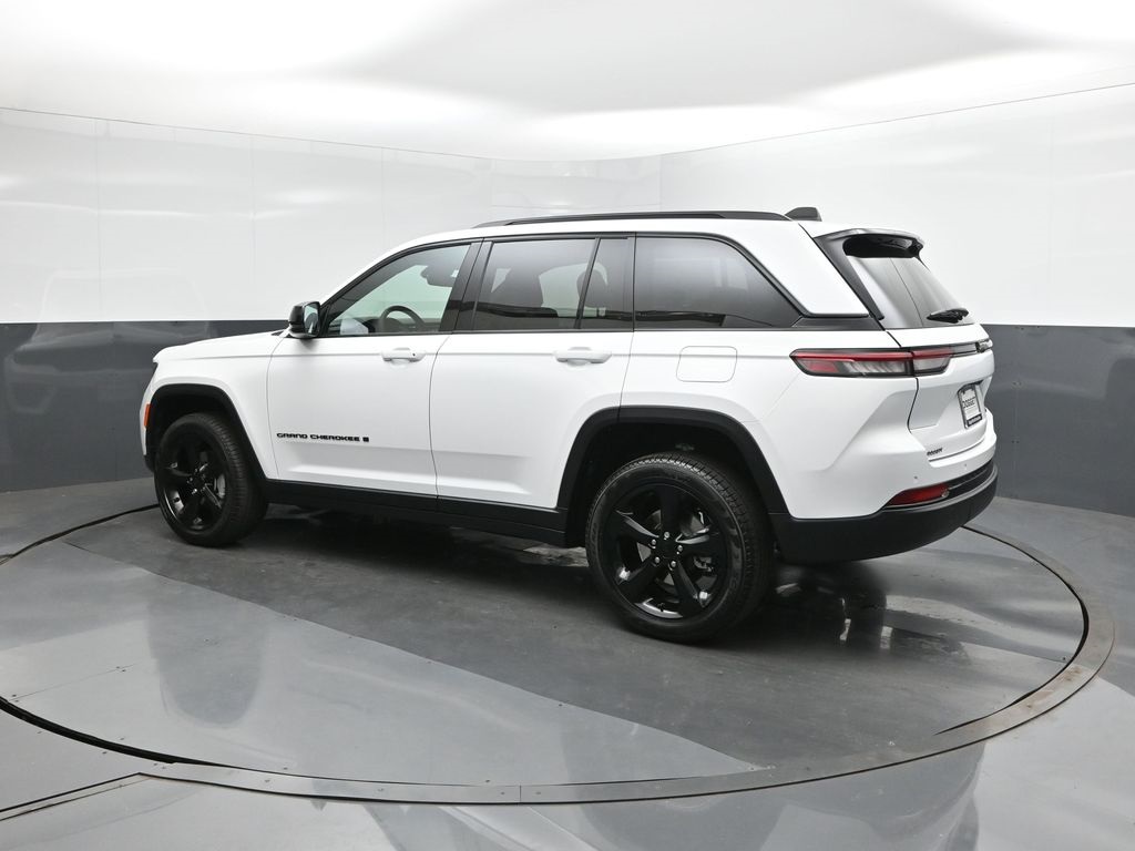 2025 Jeep Grand Cherokee Limited photo 4