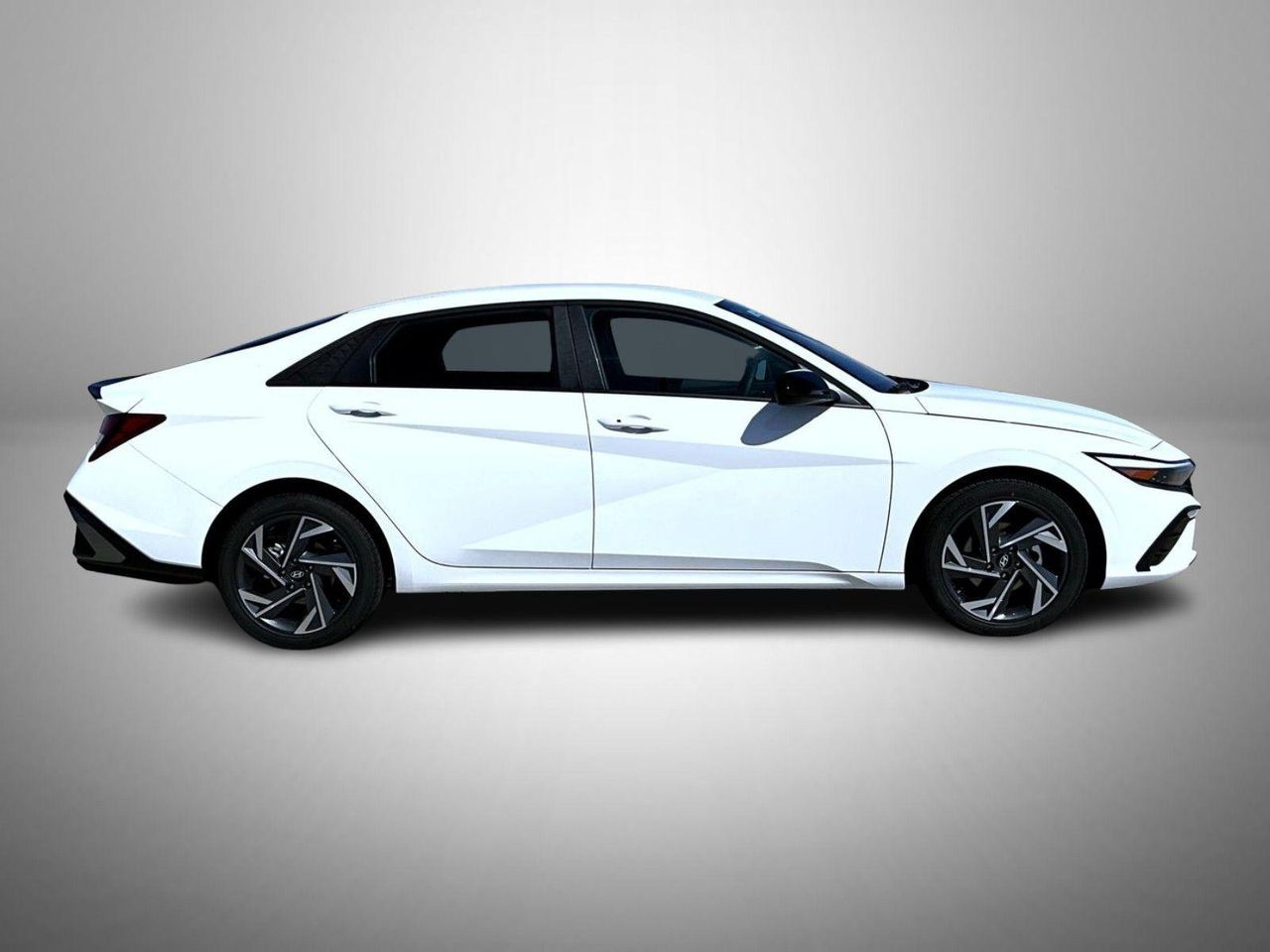 2025 Hyundai Elantra SEL Sport photo 4