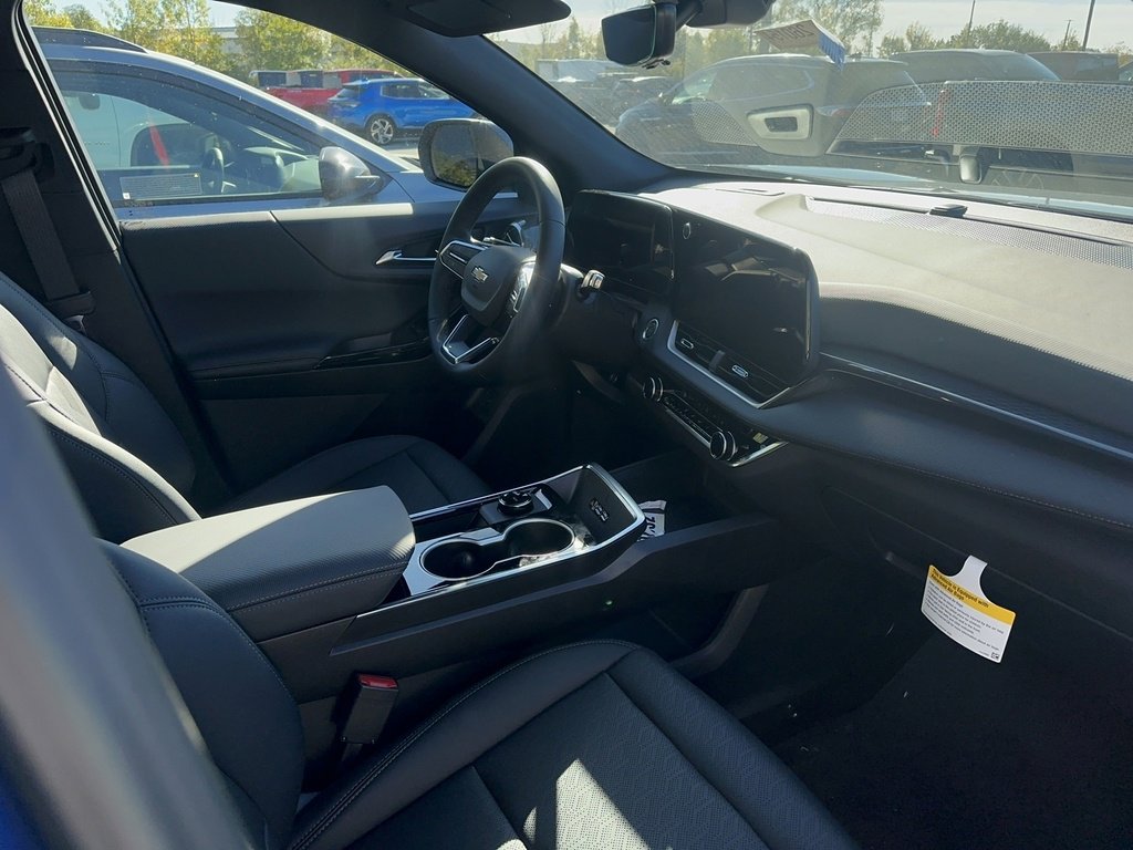 2026 Chevrolet Equinox LT photo 2
