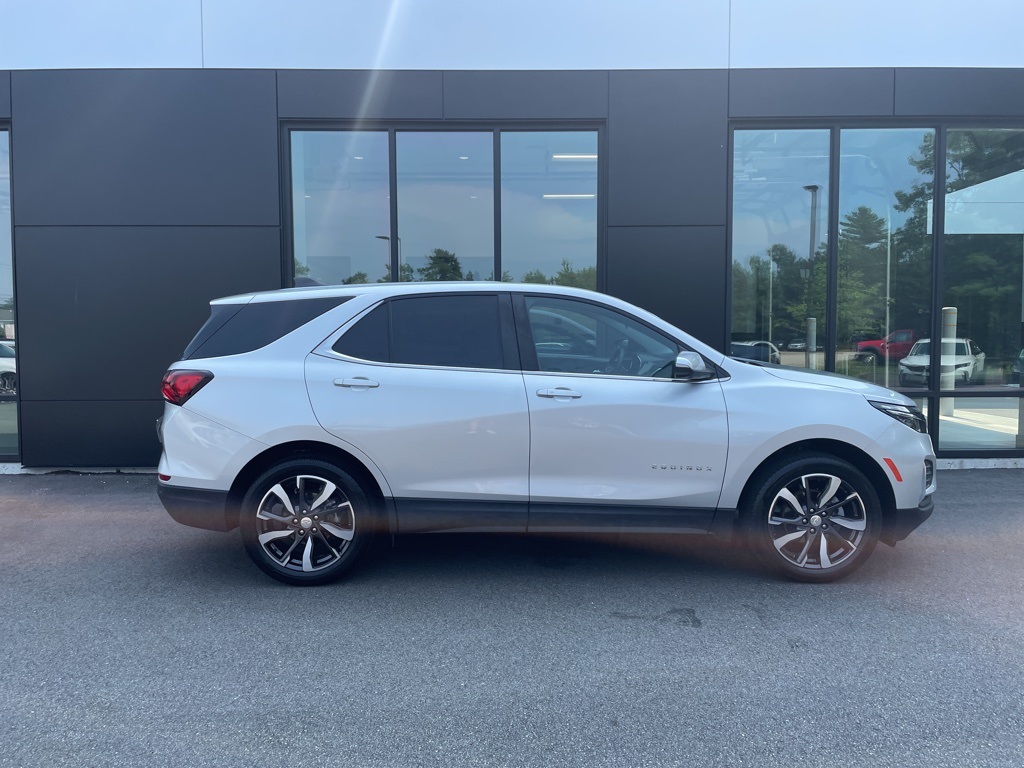 2022 Chevrolet Equinox LT photo 3