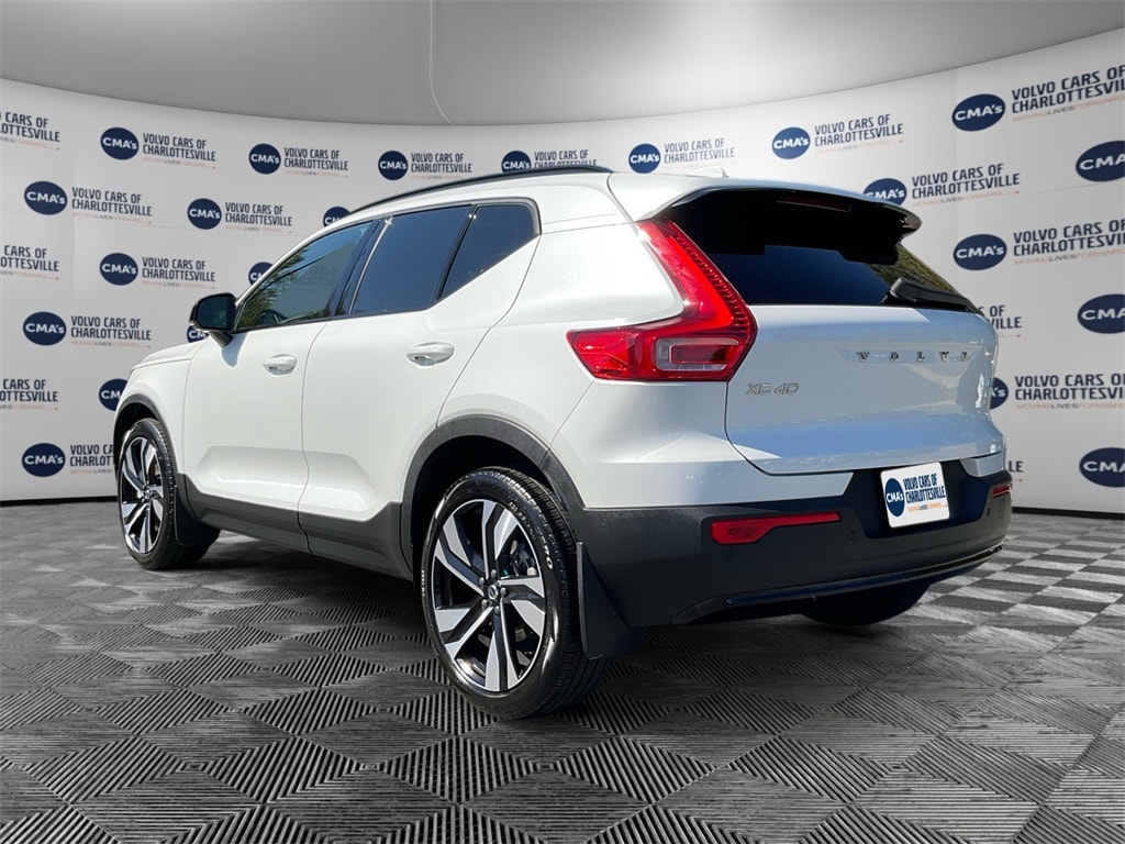 2023 Volvo XC40 AWD Ultimate photo 3