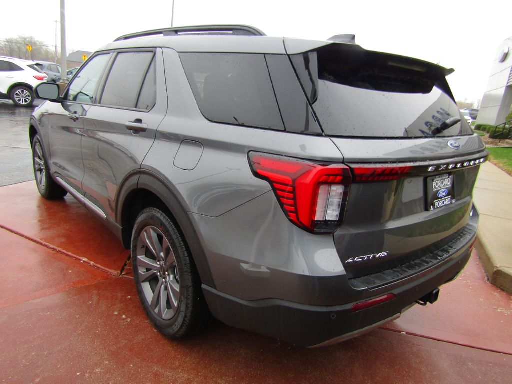 2025 Ford Explorer photo 5