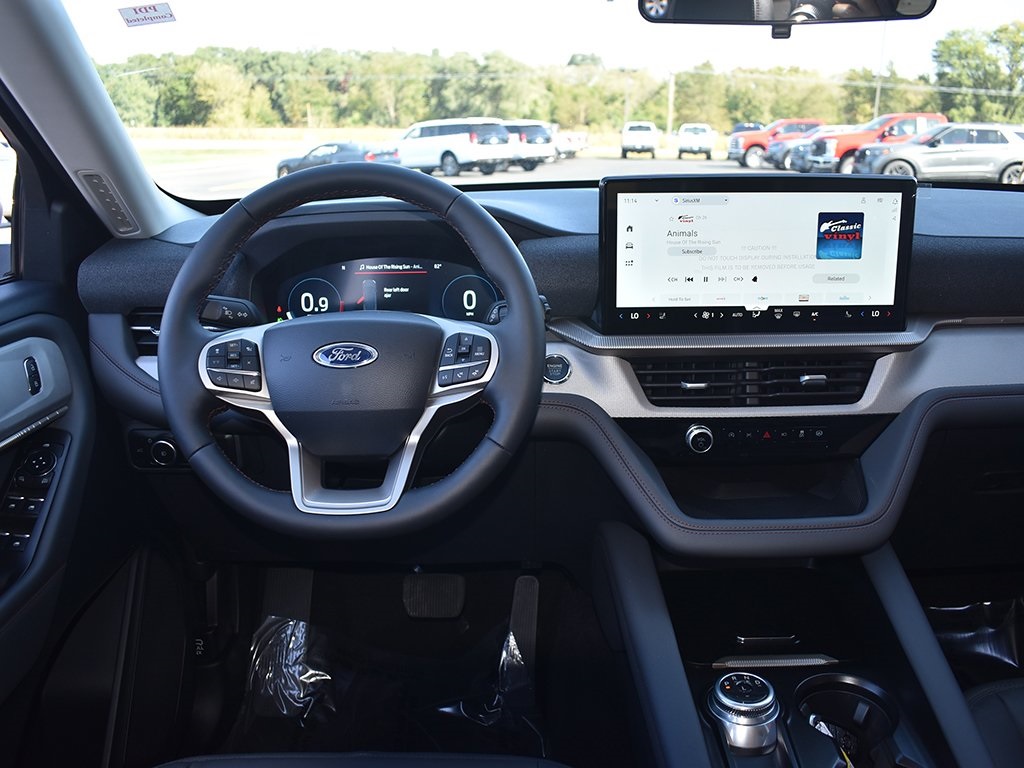 2025 Ford Explorer photo 15