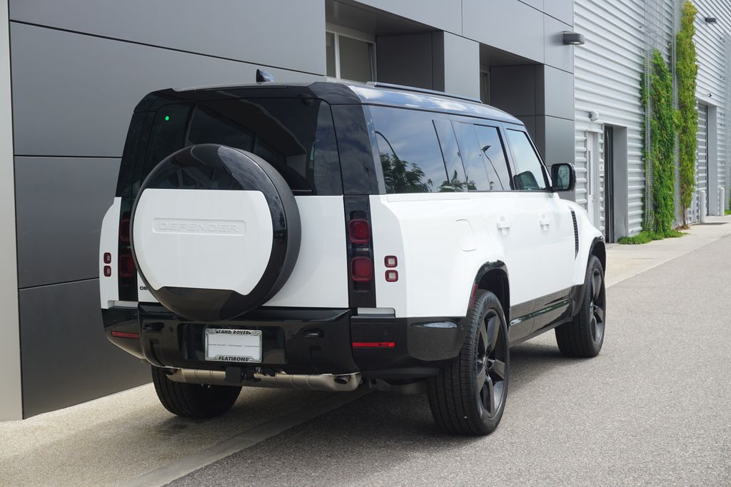 2025 Land Rover Defender 130 X-Dynamic SE photo 2