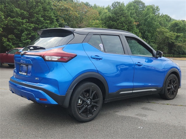 2023 Nissan Kicks SR photo 3