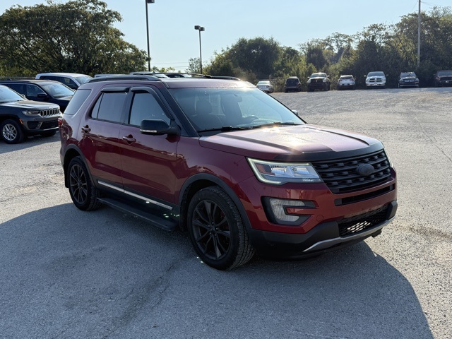 2017 Ford Explorer XLT photo 4