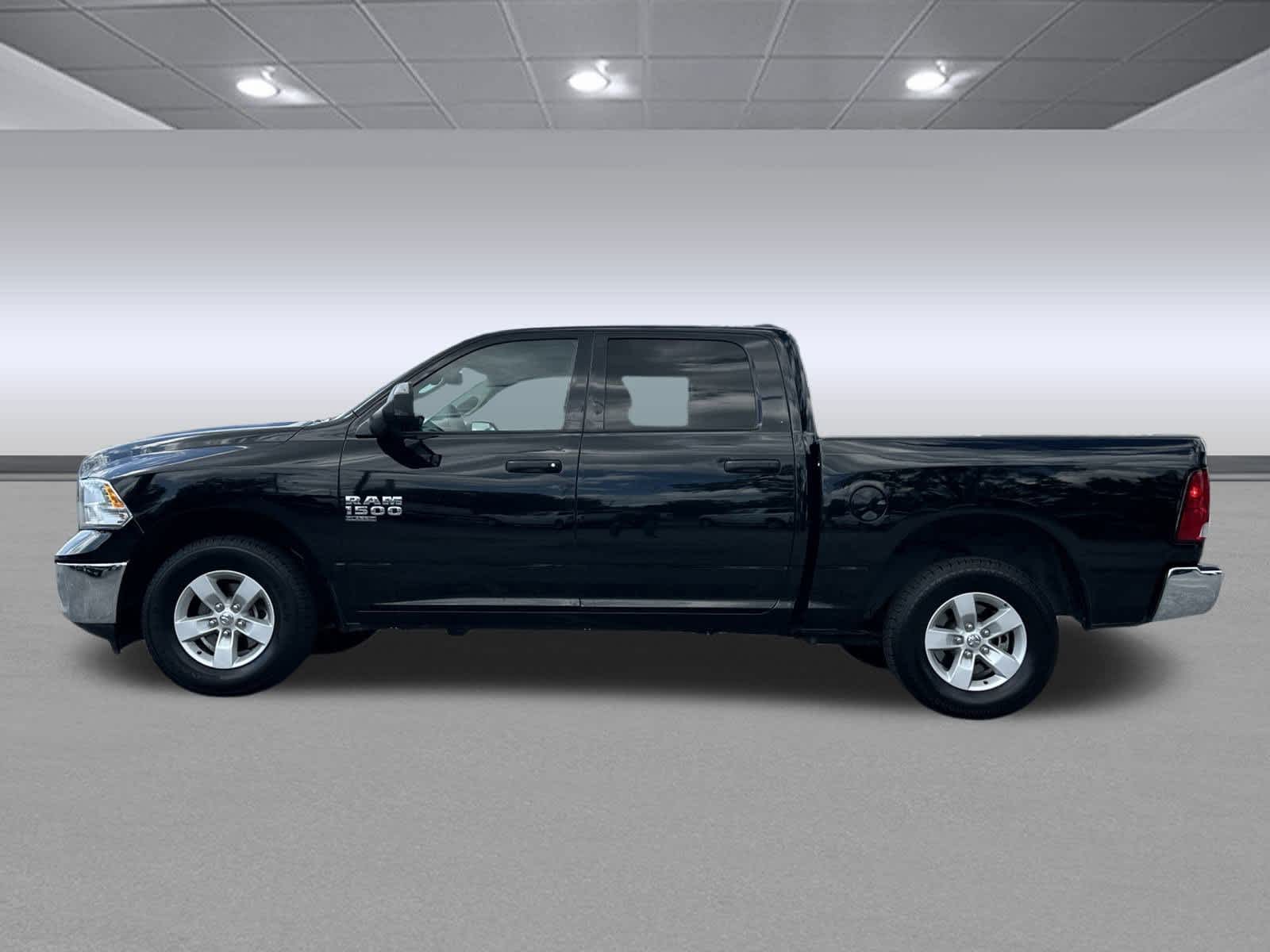 2023 Ram 1500 Classic SLT photo 4