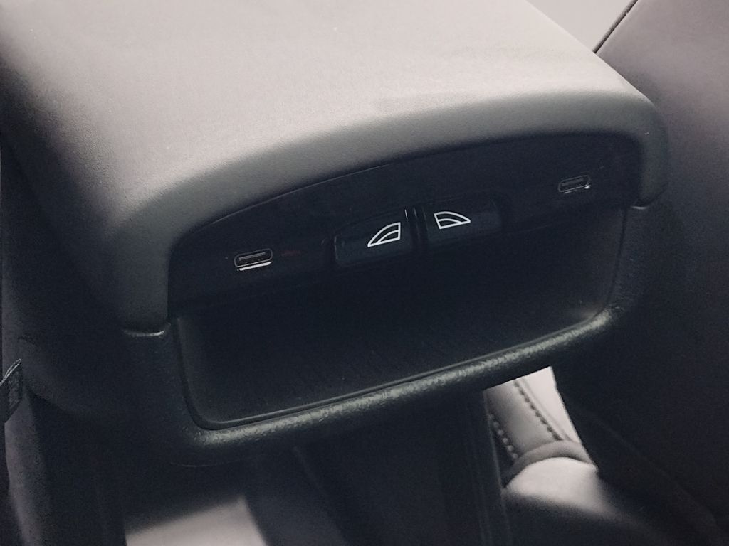 2025 VOLVO EX30 - Image 18