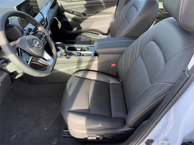2025 Nissan Altima 2.5 SR photo 13