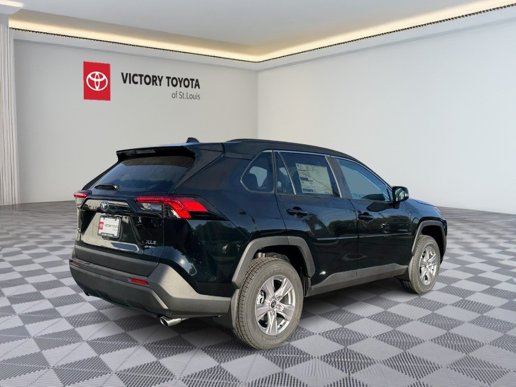 2025 Toyota RAV4 Hybrid XLE photo 2