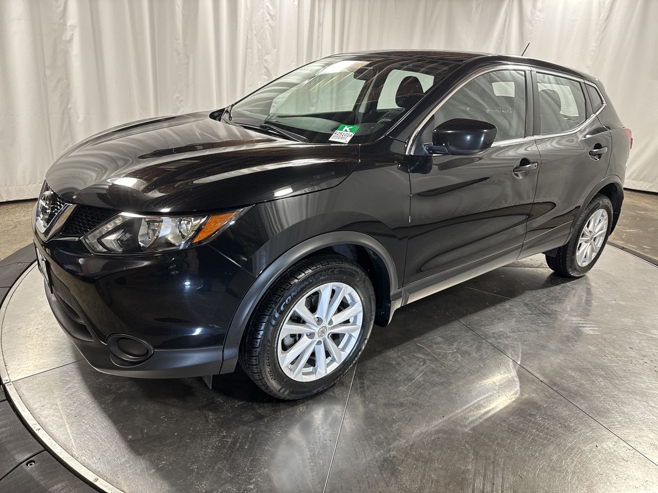 2017 Nissan Rogue Sport S's photo