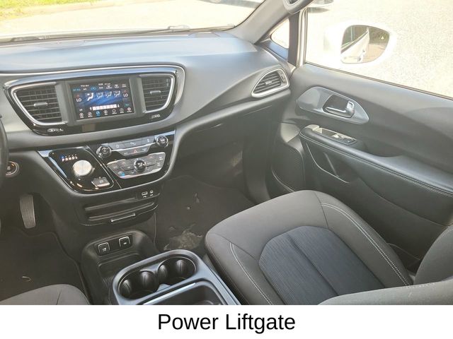 2020 Chrysler Pacifica Touring photo 13
