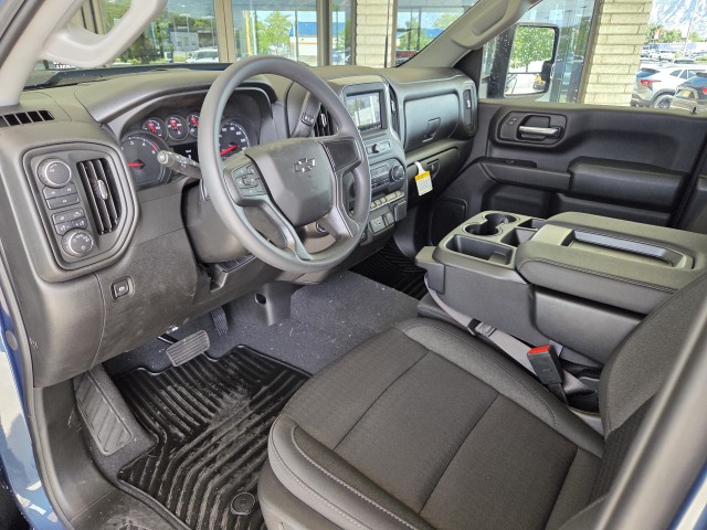 2025 Chevrolet Silverado 2500HD Custom photo 13