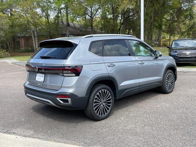2025 Volkswagen Taos SE photo 3