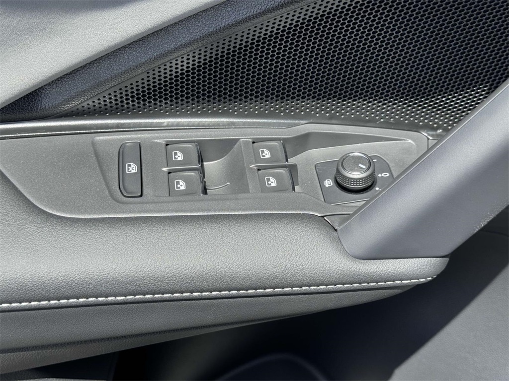 2025 Volkswagen Tiguan SE photo 26