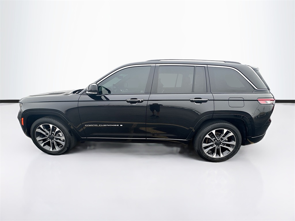 2022 Jeep Grand Cherokee Overland photo 2
