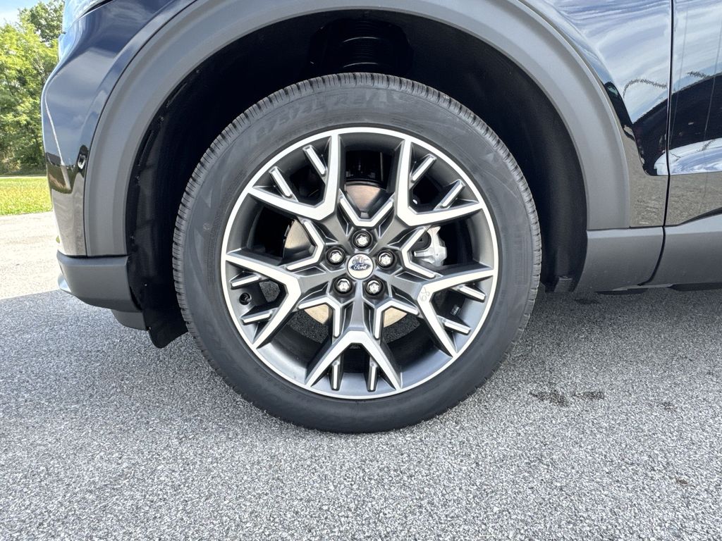 2025 Ford Explorer Platinum photo 18