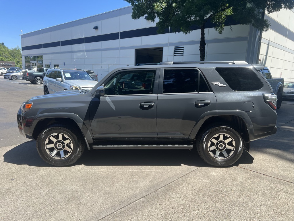 2024 Toyota 4Runner TRD Off-Road photo 3