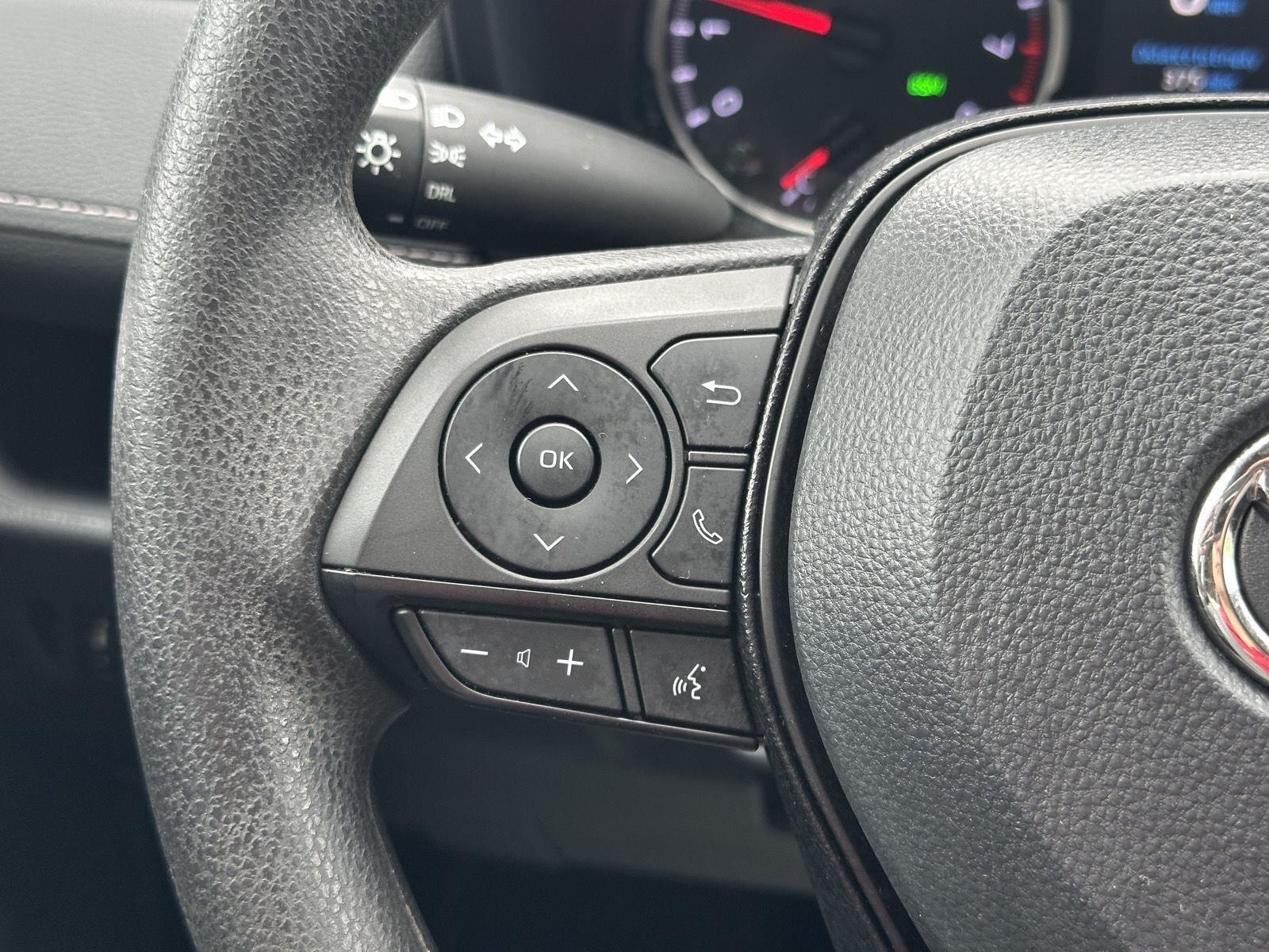 2022 Toyota RAV4 LE photo 15