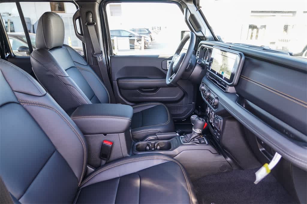 2025 Jeep Gladiator Sport photo 18