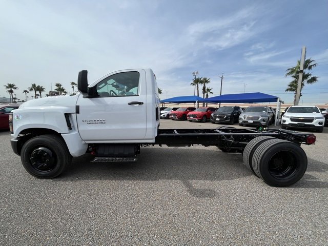 2023 Chevrolet Silverado 5500HD Work Truck photo 4