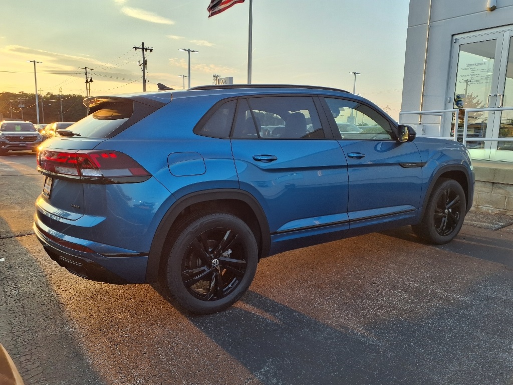 2025 Volkswagen Atlas Cross Sport SEL R-Line photo 5