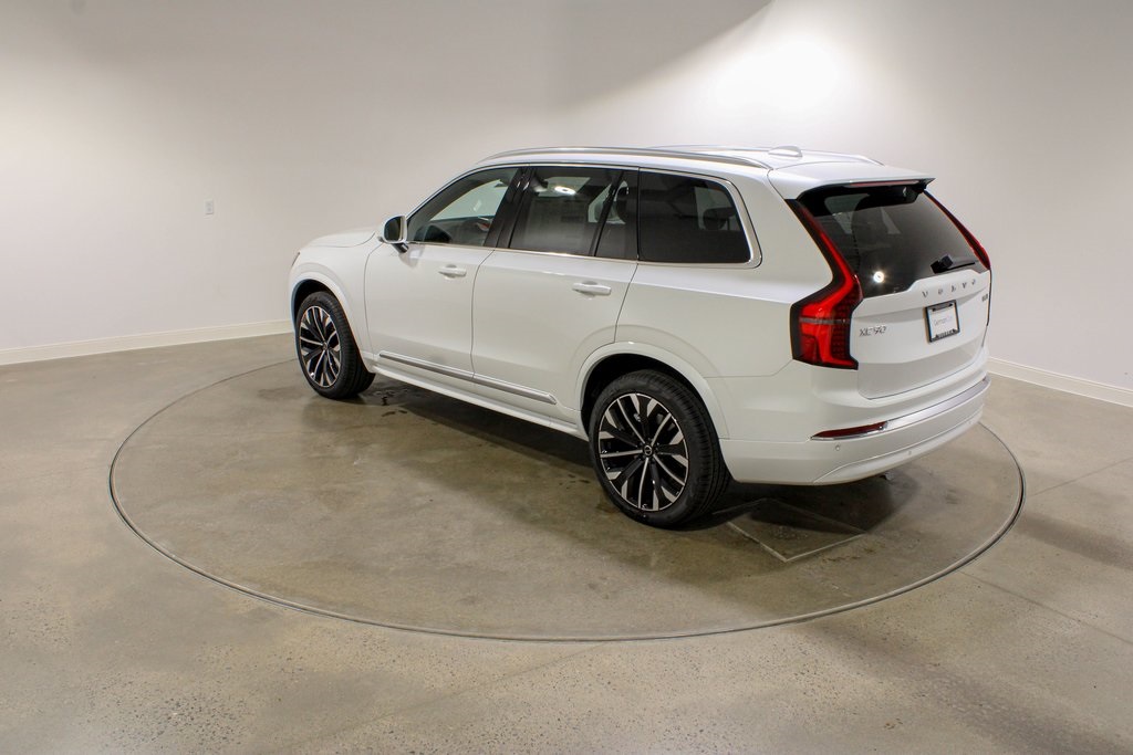 2026 Volvo XC90 Core photo 2