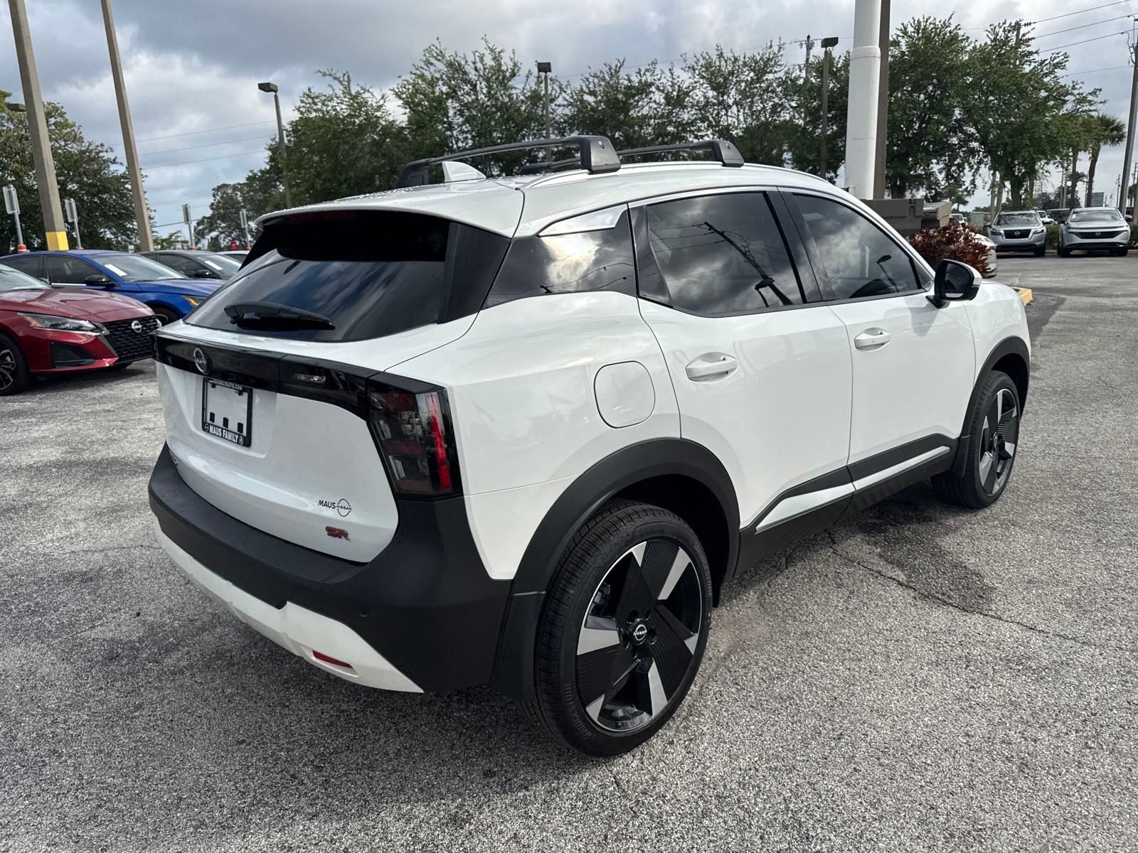2025 Nissan Kicks SR photo 4