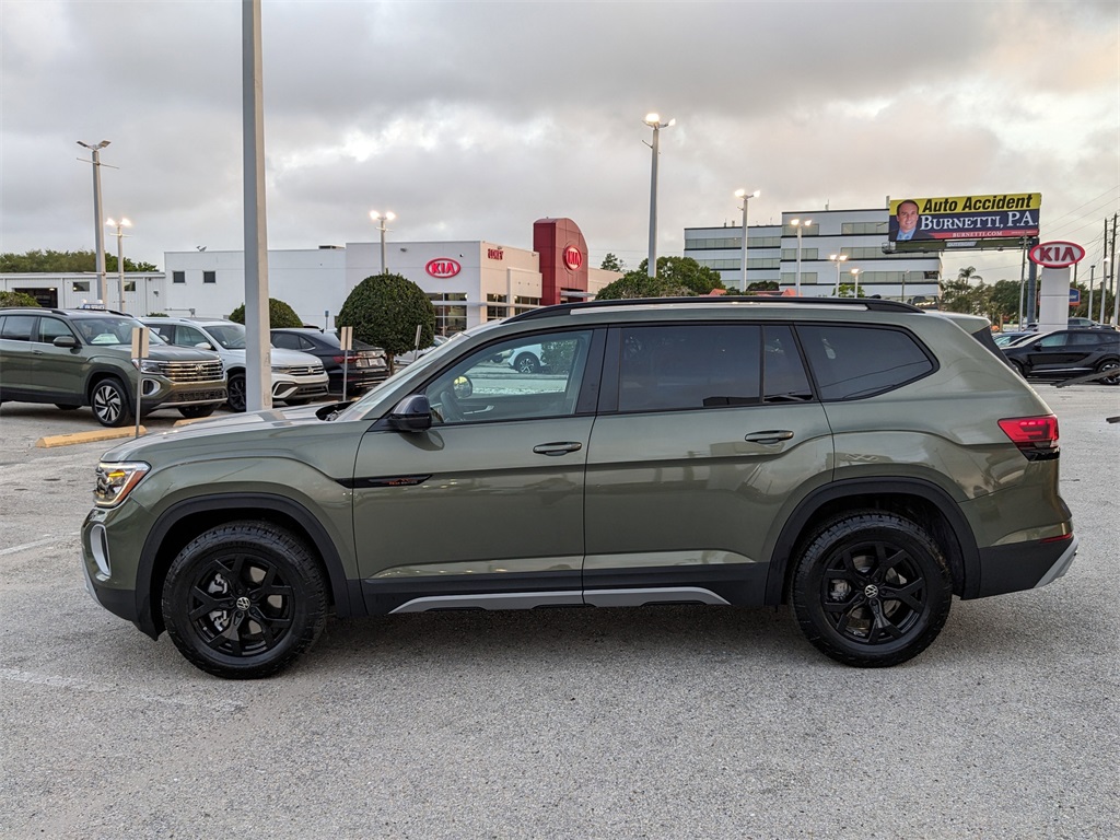 2025 Volkswagen Atlas Peak Edition SE photo 4
