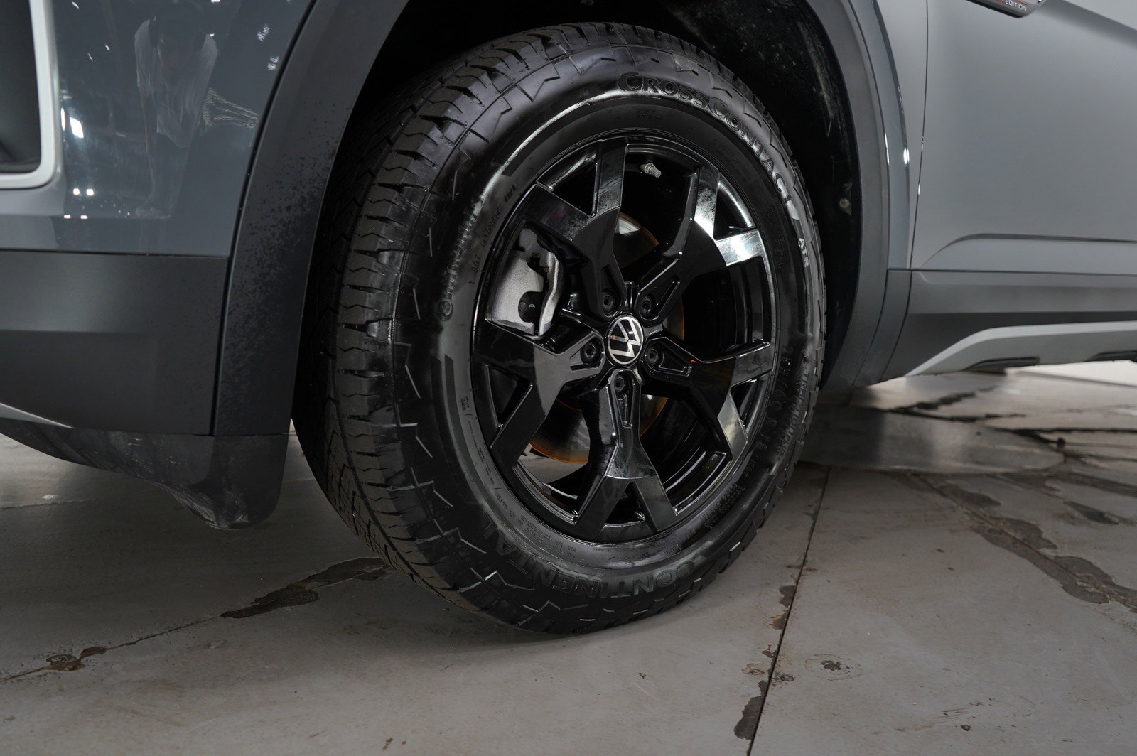 2024 Volkswagen Atlas Peak Edition SE Technology photo 27