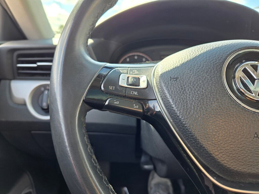 2021 Volkswagen Passat 2.0T SE photo 28