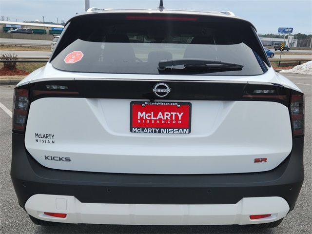 2025 Nissan Kicks SR photo 2