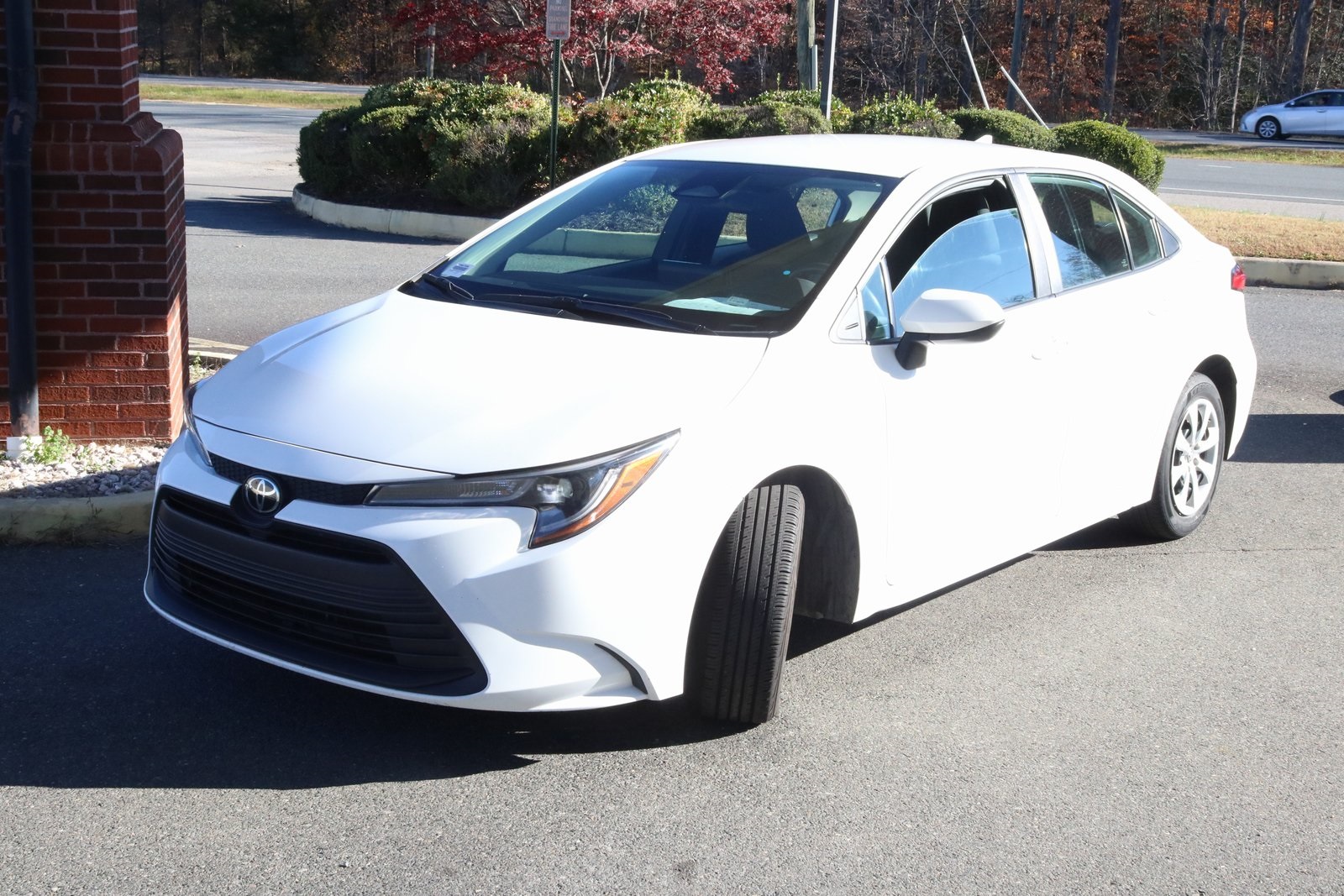 2023 Toyota Corolla LE photo 3