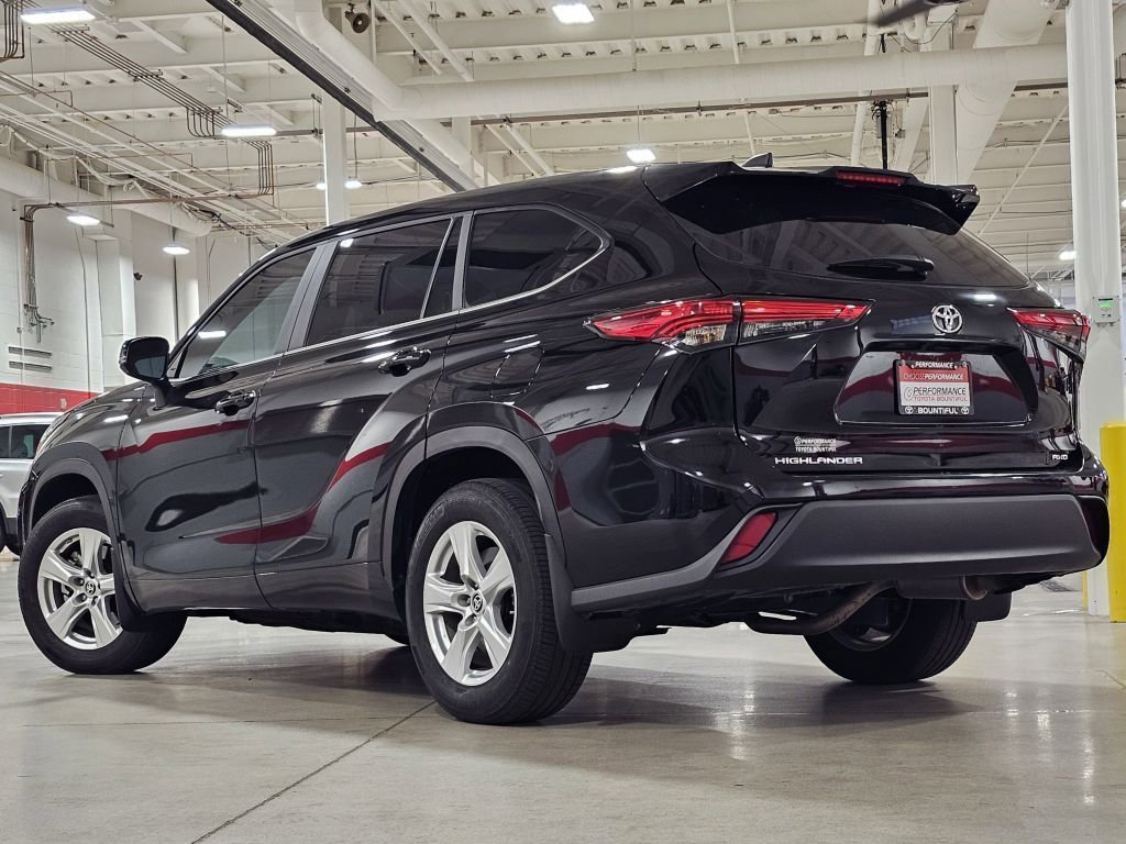 2023 Toyota Highlander L photo 7