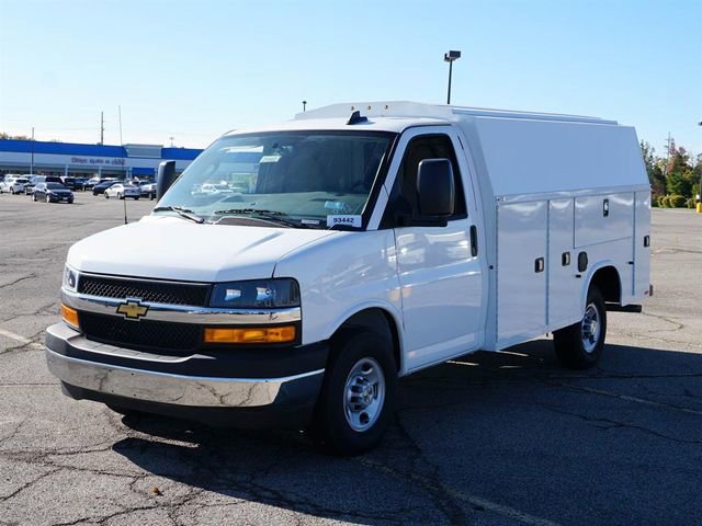 2025 Chevrolet Express Cutaway Base's photo