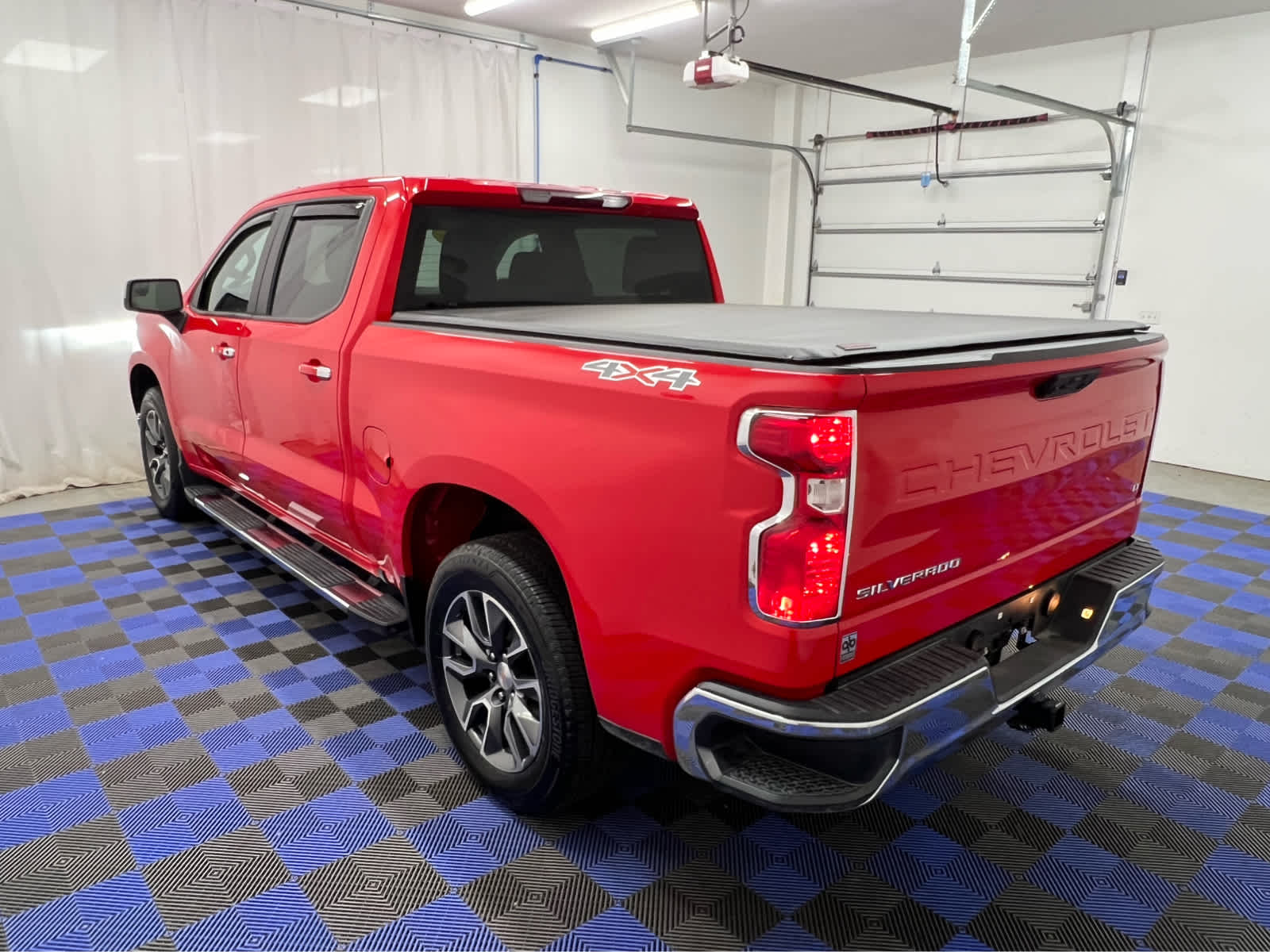 2025 Chevrolet Silverado 1500 LT photo 2