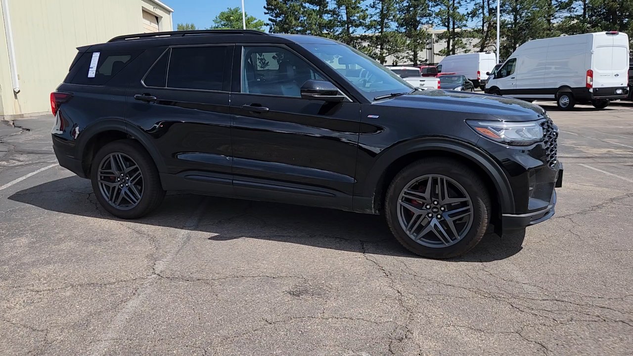 2025 Ford Explorer ST-Line photo 9